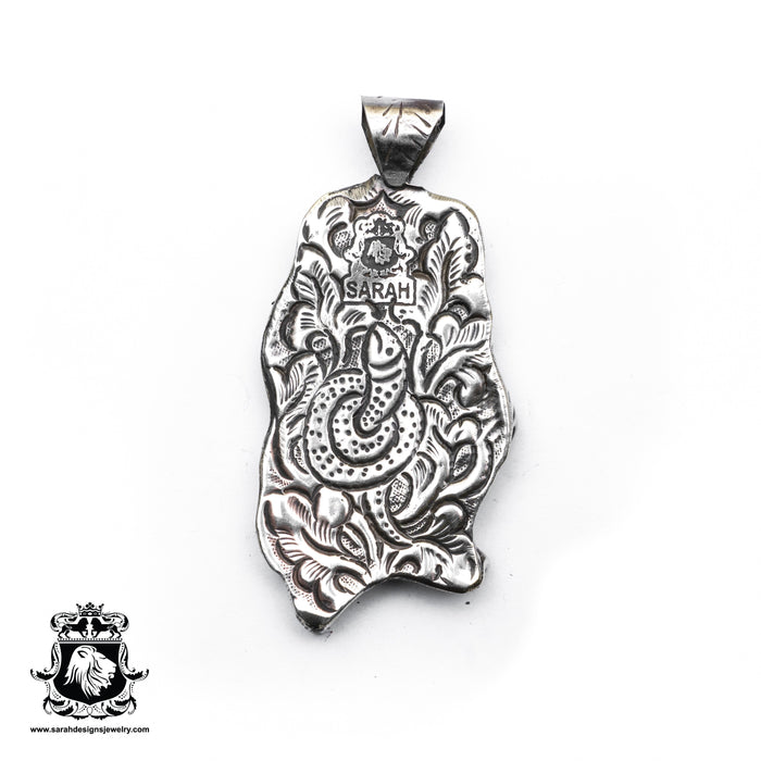 Sprawling Octopus  Carving Silver Pendant & Chain N227