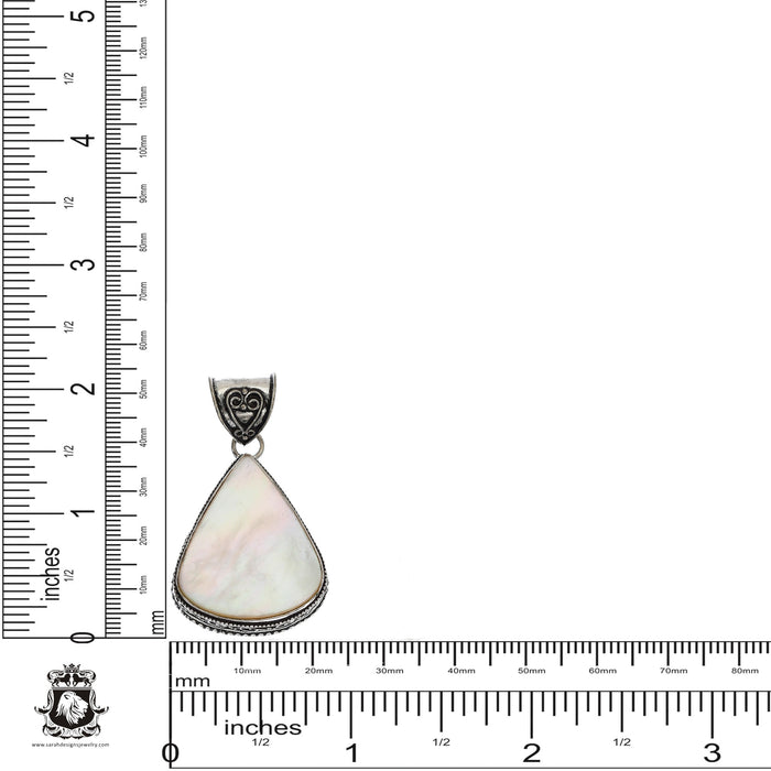 Mother of Pearl Pendant & Chain  V1152