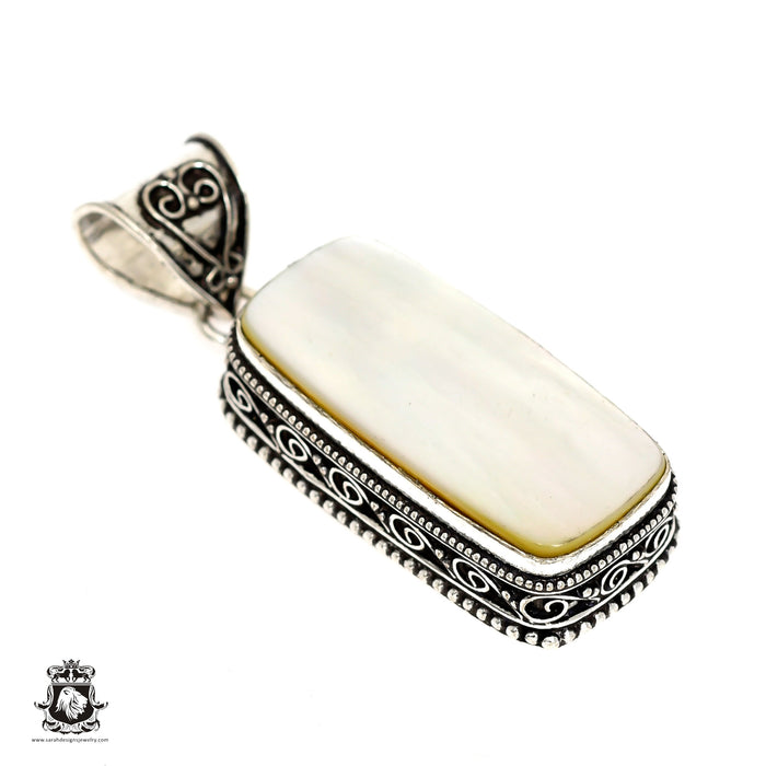 Mother of Pearl Pendant & Chain  V1147