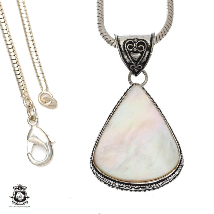 Mother of Pearl Pendant & Chain  V1152