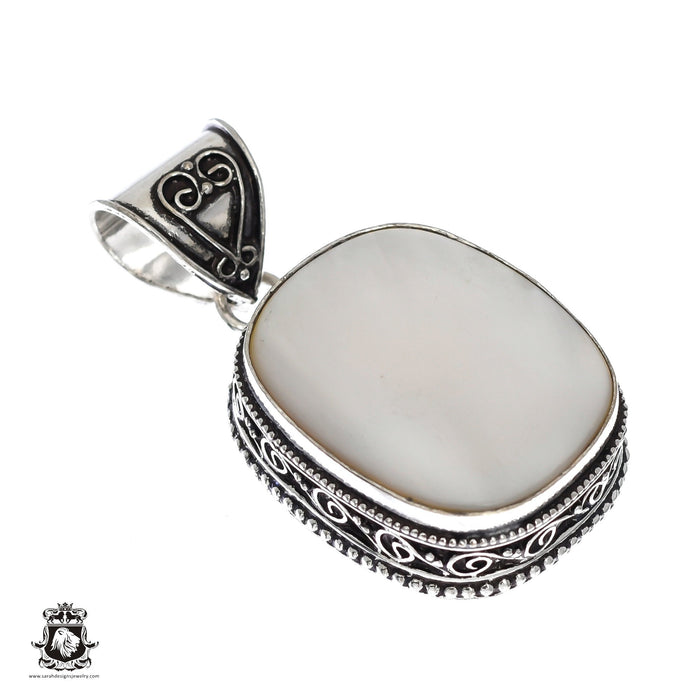 Mother of Pearl Pendant & Chain  V1156