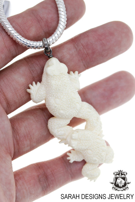 Two Leaping Frog Carving Silver Pendant & Chain C192